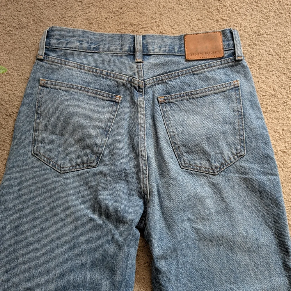 Aritzia Denim Forum The Farrah Hi-Rise Wide Jean 27 Waist - Picture 7 of 14